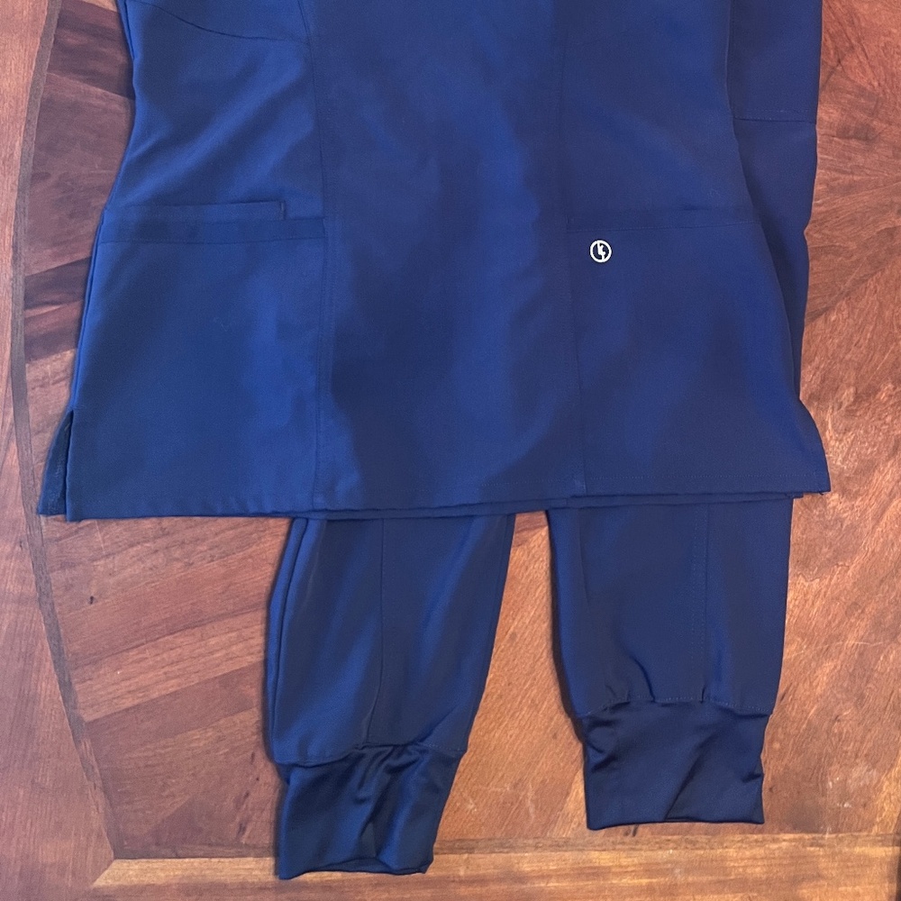 Luxe Supreme AllHeart Navy Blue scrubs with jogger pant size small